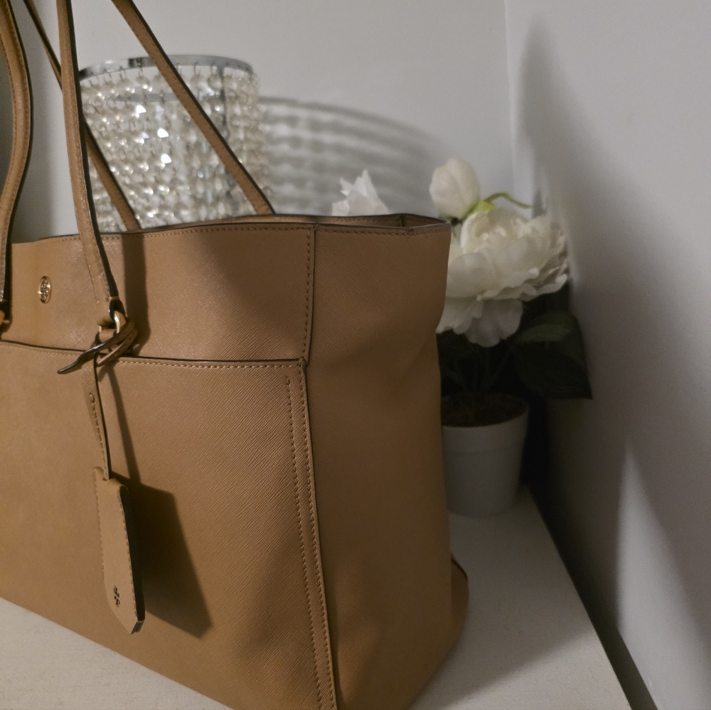 Tory Burch Tote Bag - Picture 4 of 11